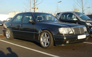 Illustration for article titled Mercedes Benz Continues Gaudy Russian Customization Trend
